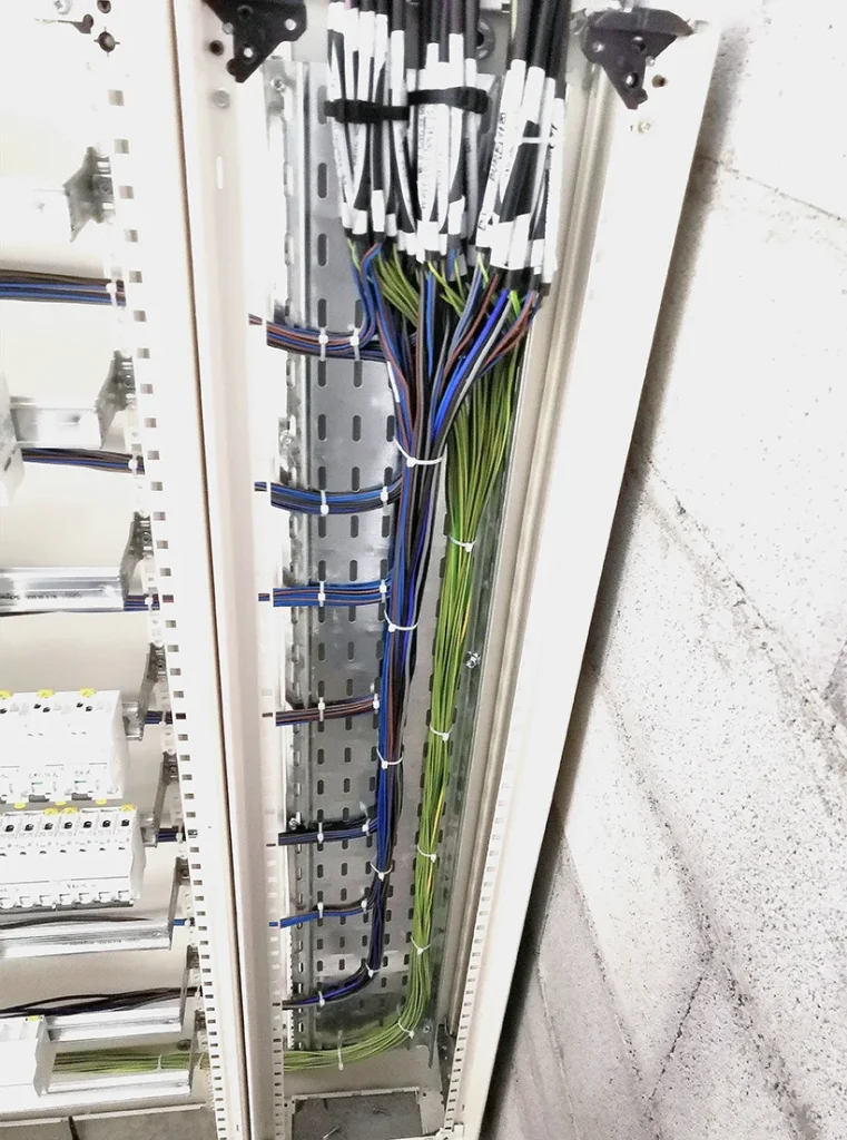installation-cablage-electrique-professionnel-Puget-sur-Argens